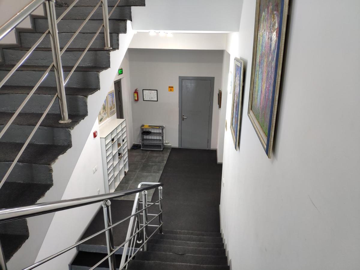 Jules Verne Hostel Tashkent Ngoại thất bức ảnh