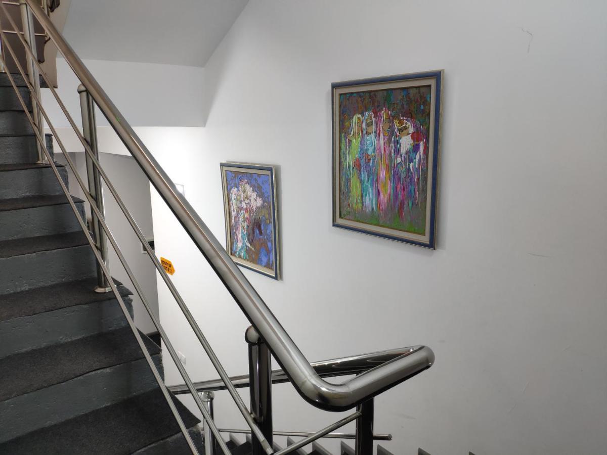 Jules Verne Hostel Tashkent Ngoại thất bức ảnh