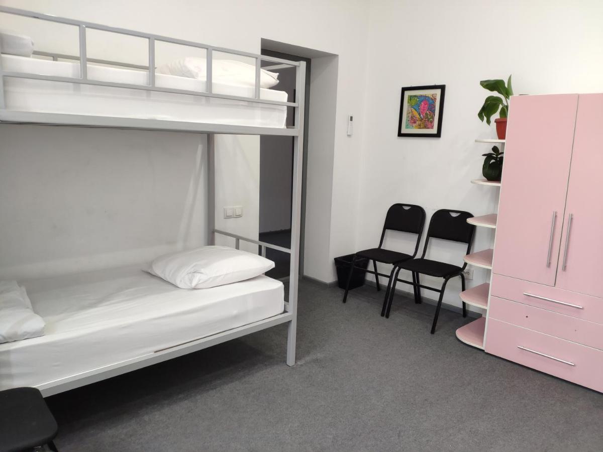 Jules Verne Hostel Tashkent Ngoại thất bức ảnh