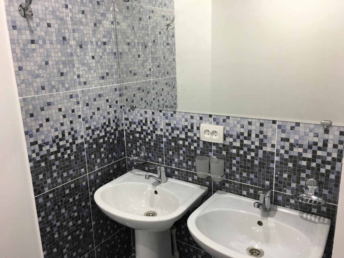 Jules Verne Hostel Tashkent Ngoại thất bức ảnh