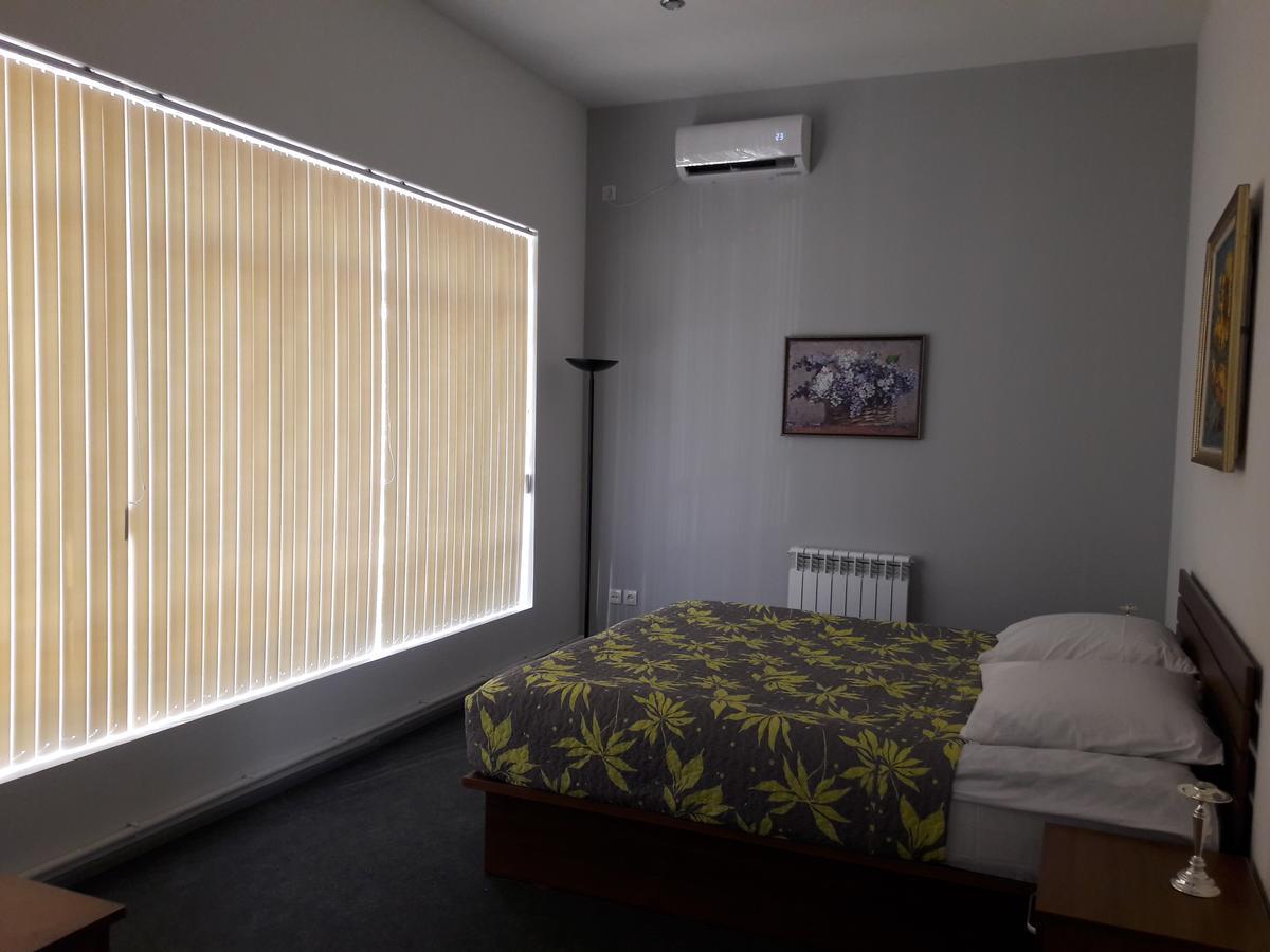 Jules Verne Hostel Tashkent Ngoại thất bức ảnh