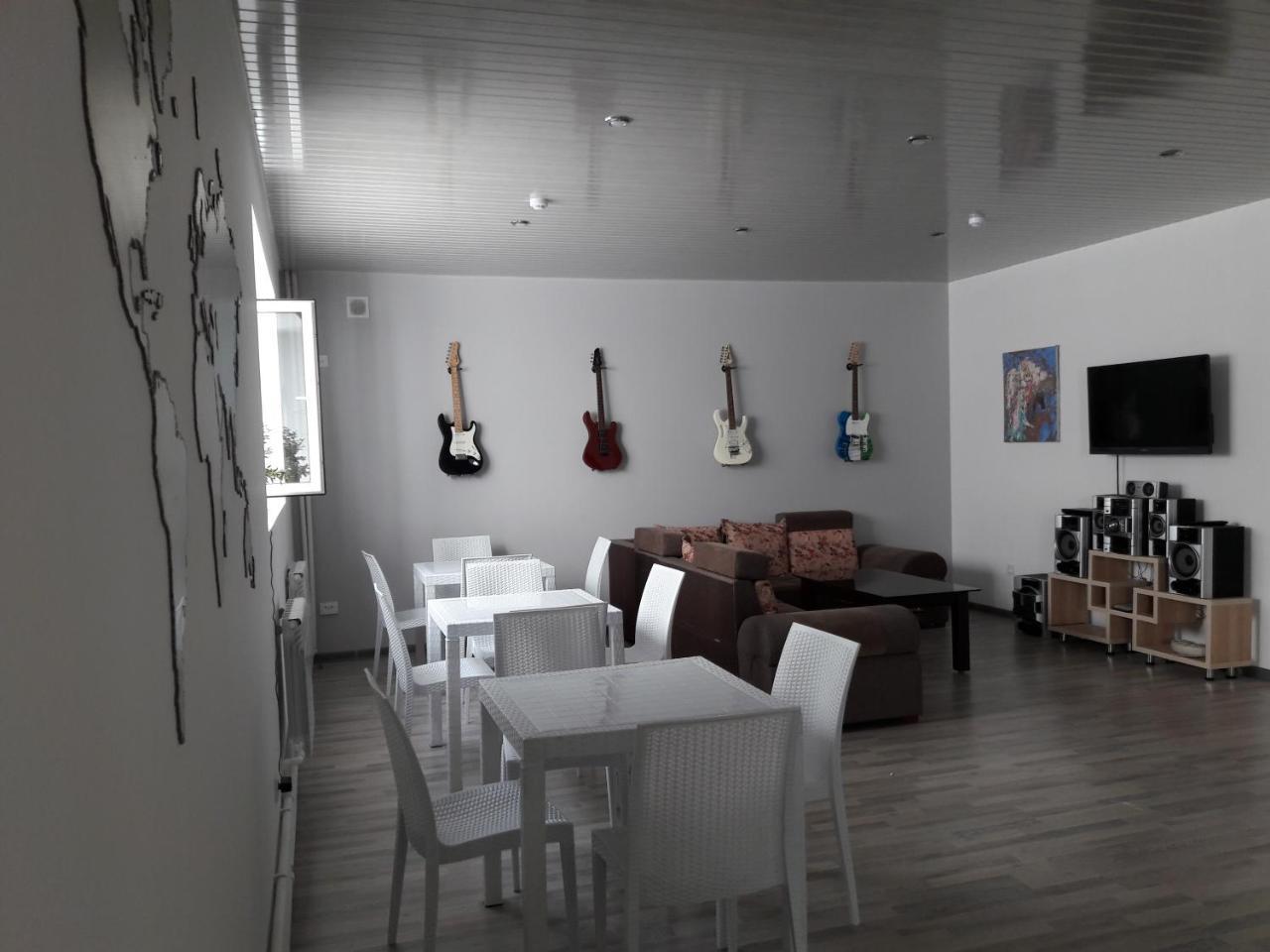 Jules Verne Hostel Tashkent Ngoại thất bức ảnh