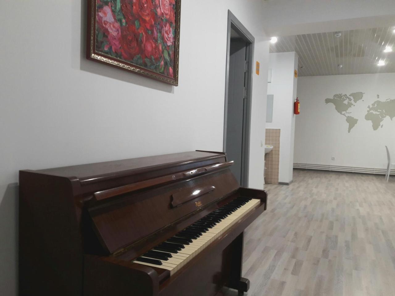 Jules Verne Hostel Tashkent Ngoại thất bức ảnh