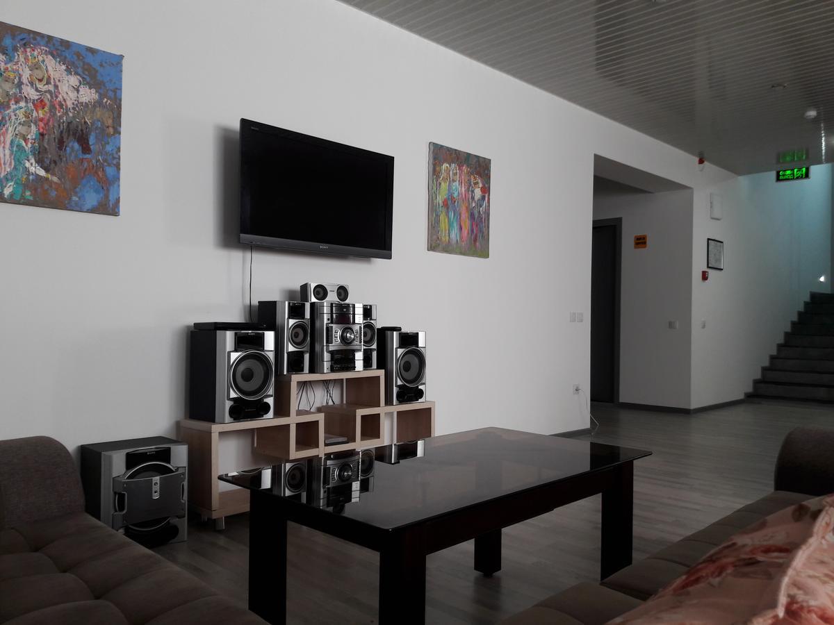 Jules Verne Hostel Tashkent Ngoại thất bức ảnh